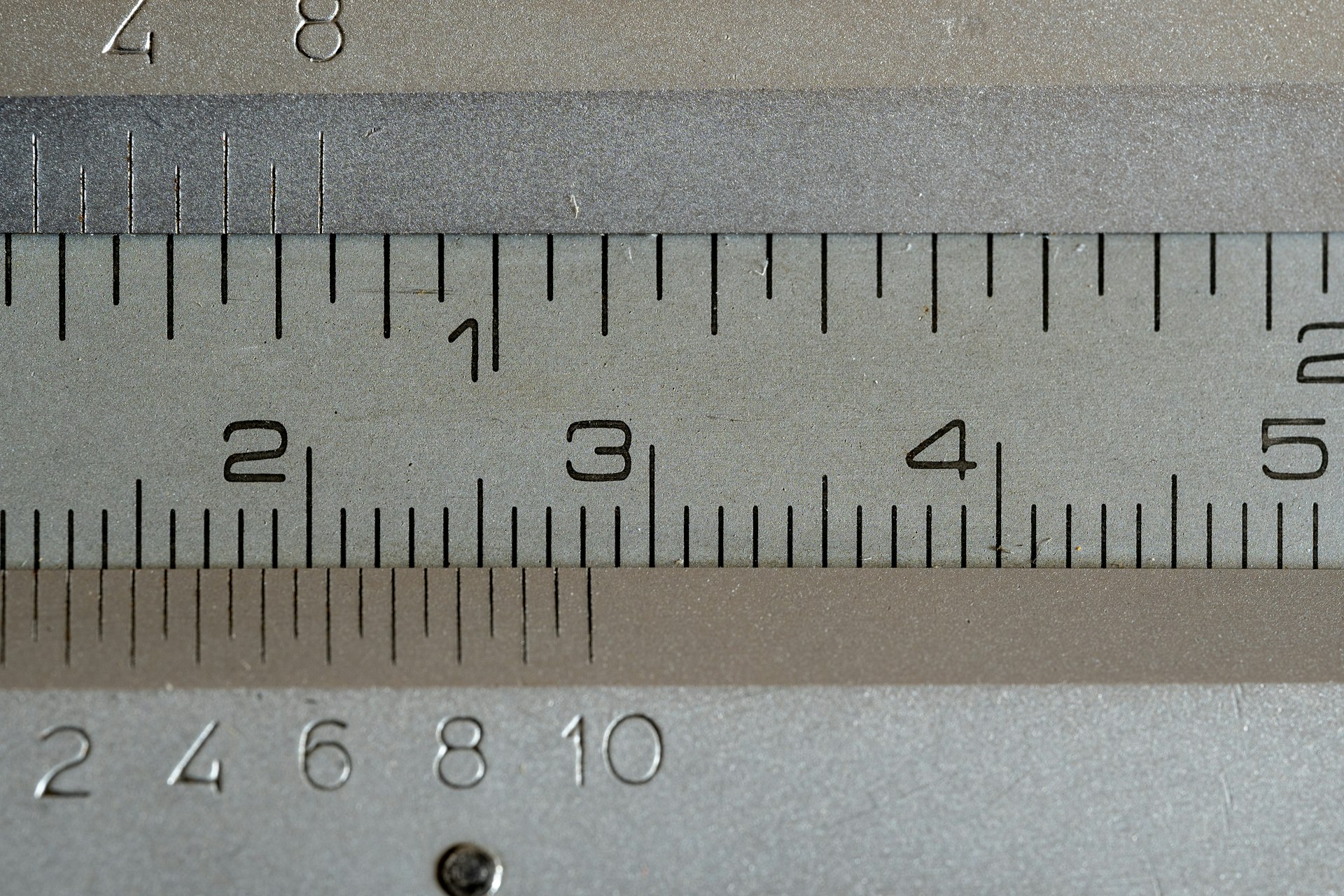 Gros plan sur une regle de mesure graduée symbolisant l'estimation relative en story points